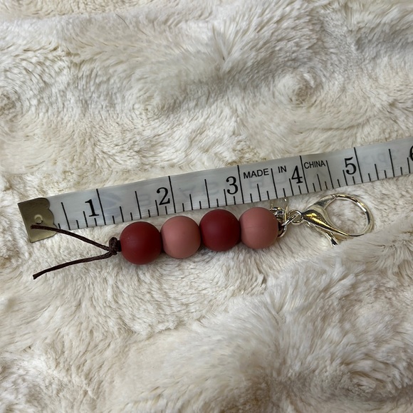 Handmade 15mm silicone bead keychain or zipper pull. Terracotta. - Picture 3 of 3
